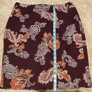 Ann Taylor Burgundy Paisley pencil skirt Size 8